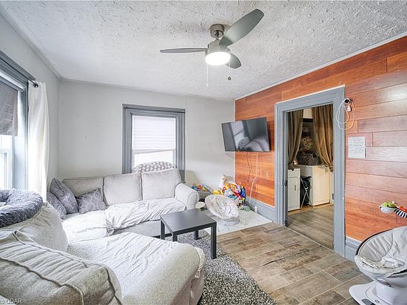 3rd image of 384 John St