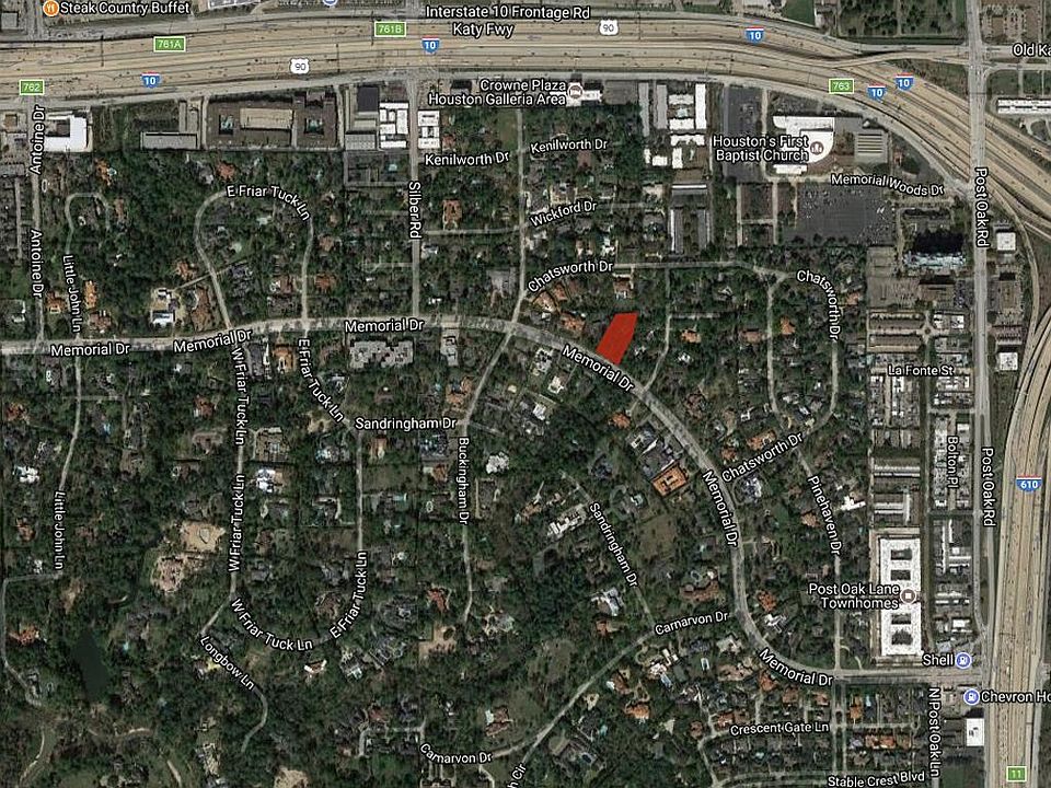 1.0434 acre lot located just outside the loop on the North side of Memorial Drive in the Bayou Woods subdivision.