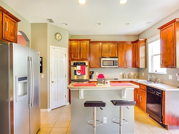 4th image of 648 Crownclover Ave