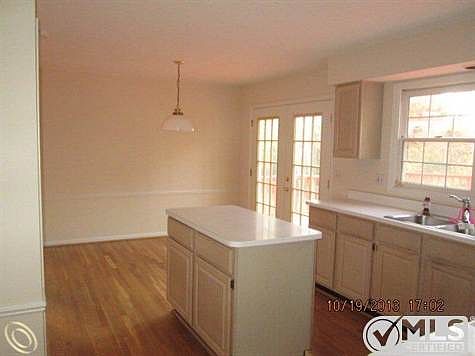 BREAKFAST ROOM.JPG