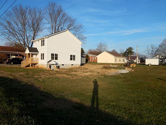 4th image of 255 Craig St