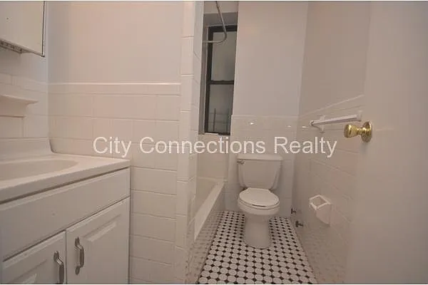 Rented by City Connections Realty | media 2