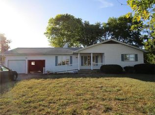 196 Carl Dr, West Alton, MO 63386