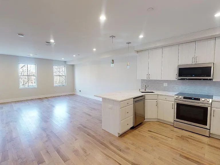 662 N 15th St #3 — Photo 1