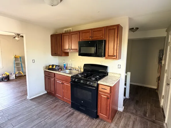 12 Hilltop Rd #1R, New Haven, CT 06515