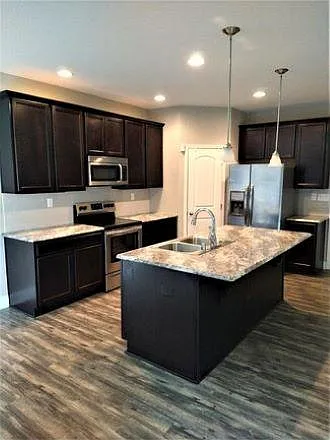 3 bed, 2.5 bath, 1938 sqft, $2,495 — Photo 3
