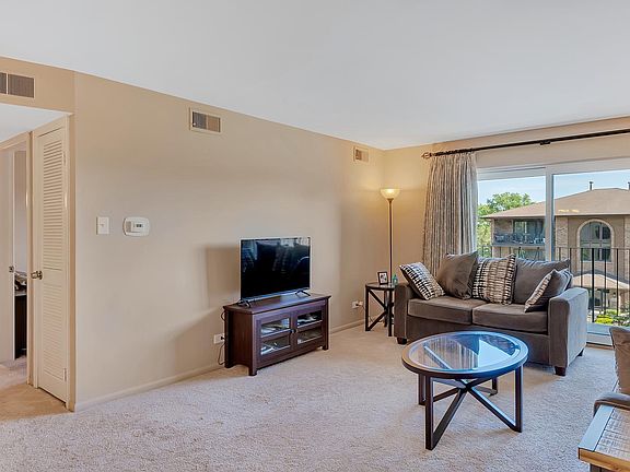4th image of 5840 W 104th St APT 213