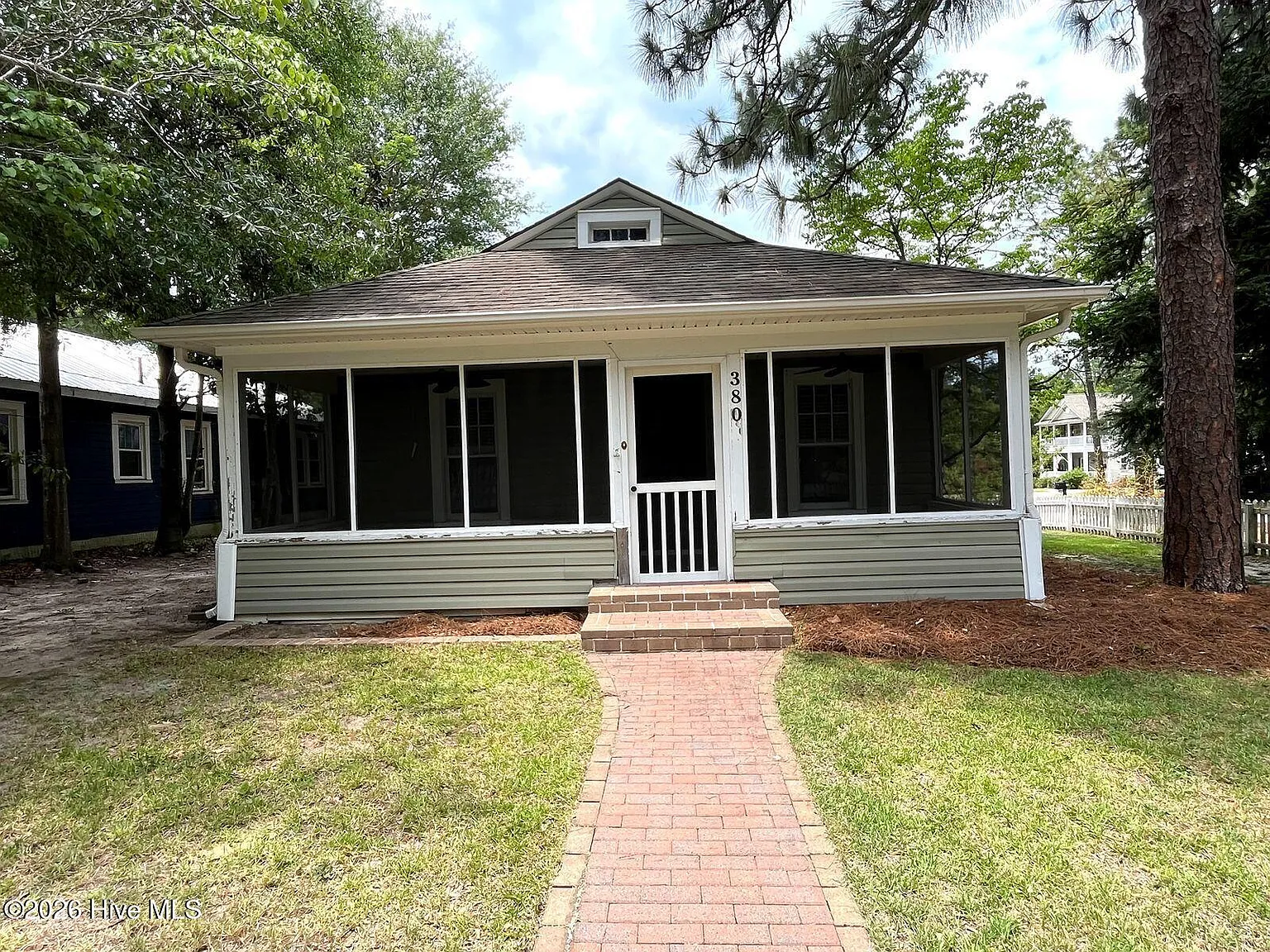 3 bed, 2.0 bath, 1276 sqft, $1,800 — Photo 1