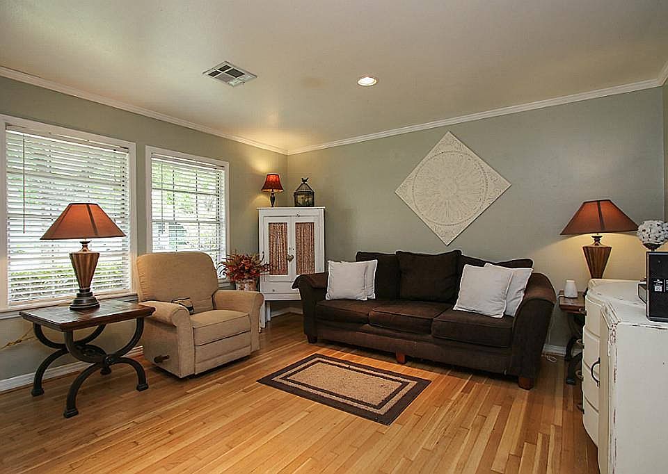 2nd image of 4311 Marlborough Dr