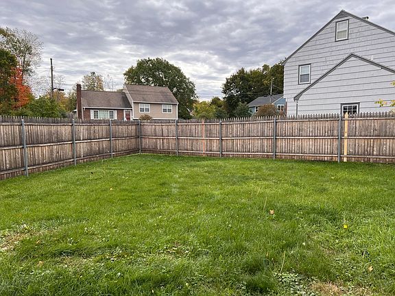 5th image of 13 Beecher Park