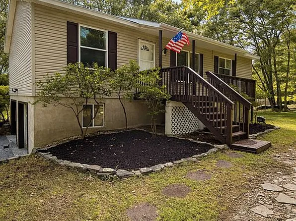 105 Hill Ter, Milford, PA 18337