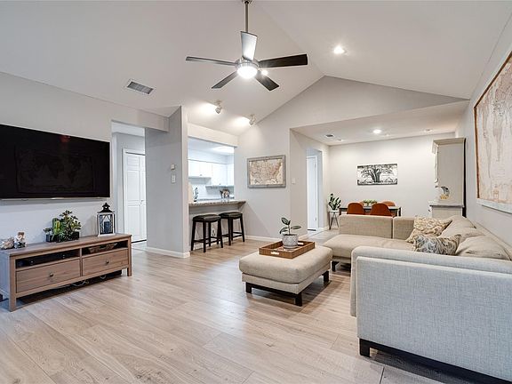 4th image of 1705 Willow Ln
