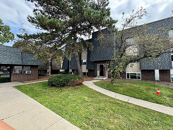 1 bed, $699 — Photo 1