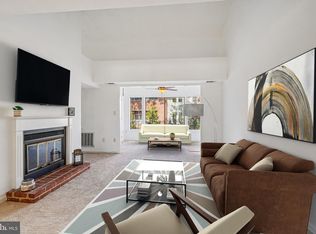 2203 Hunters Run Dr, Reston, VA 20191