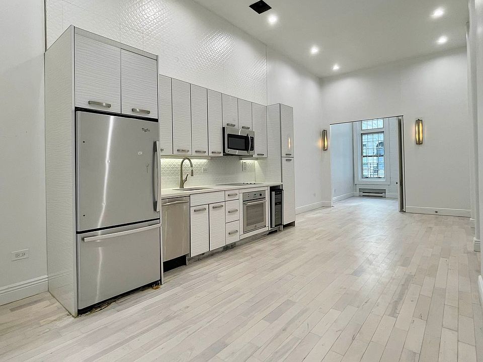 1st image of 164 E 61st St APT 1