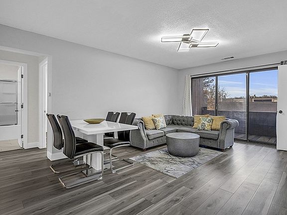 5th image of 70 Shrewsbury Green Dr Unit J