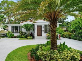 4455 SW 10th St, Miami, FL