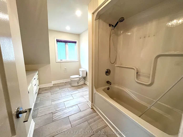 32 Belvedere Dr — Photo 25