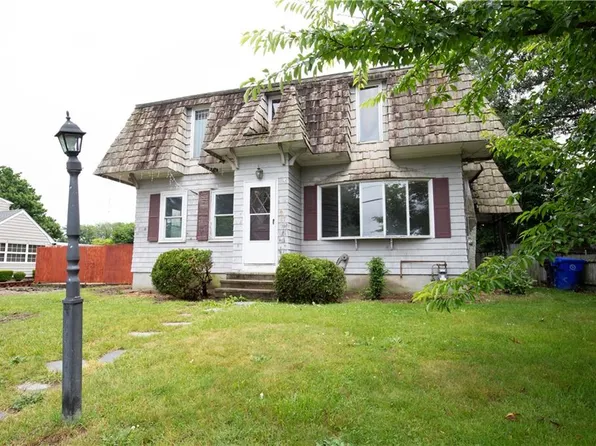 17 Parker Ave, East Providence, RI 02914
