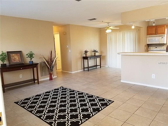 4th image of 510 Hillcrest Dr