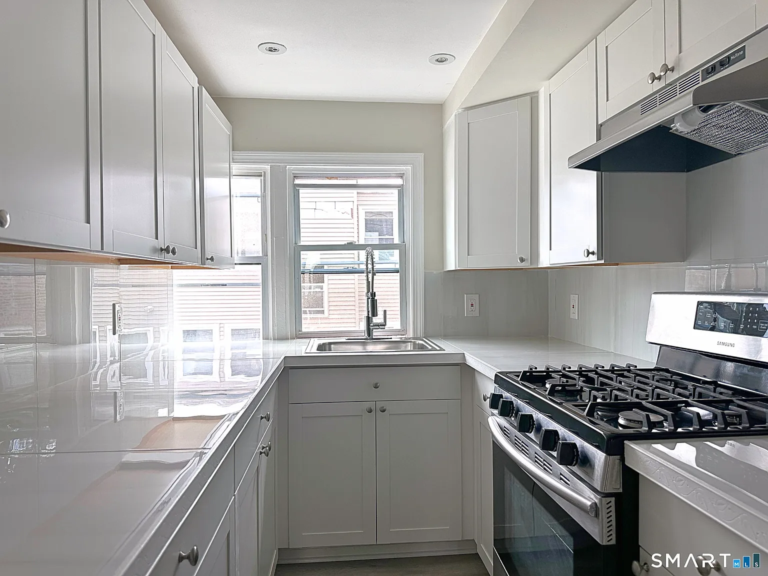 4 bed, 1.0 bath, 1100 sqft, $2,500 — Photo 4