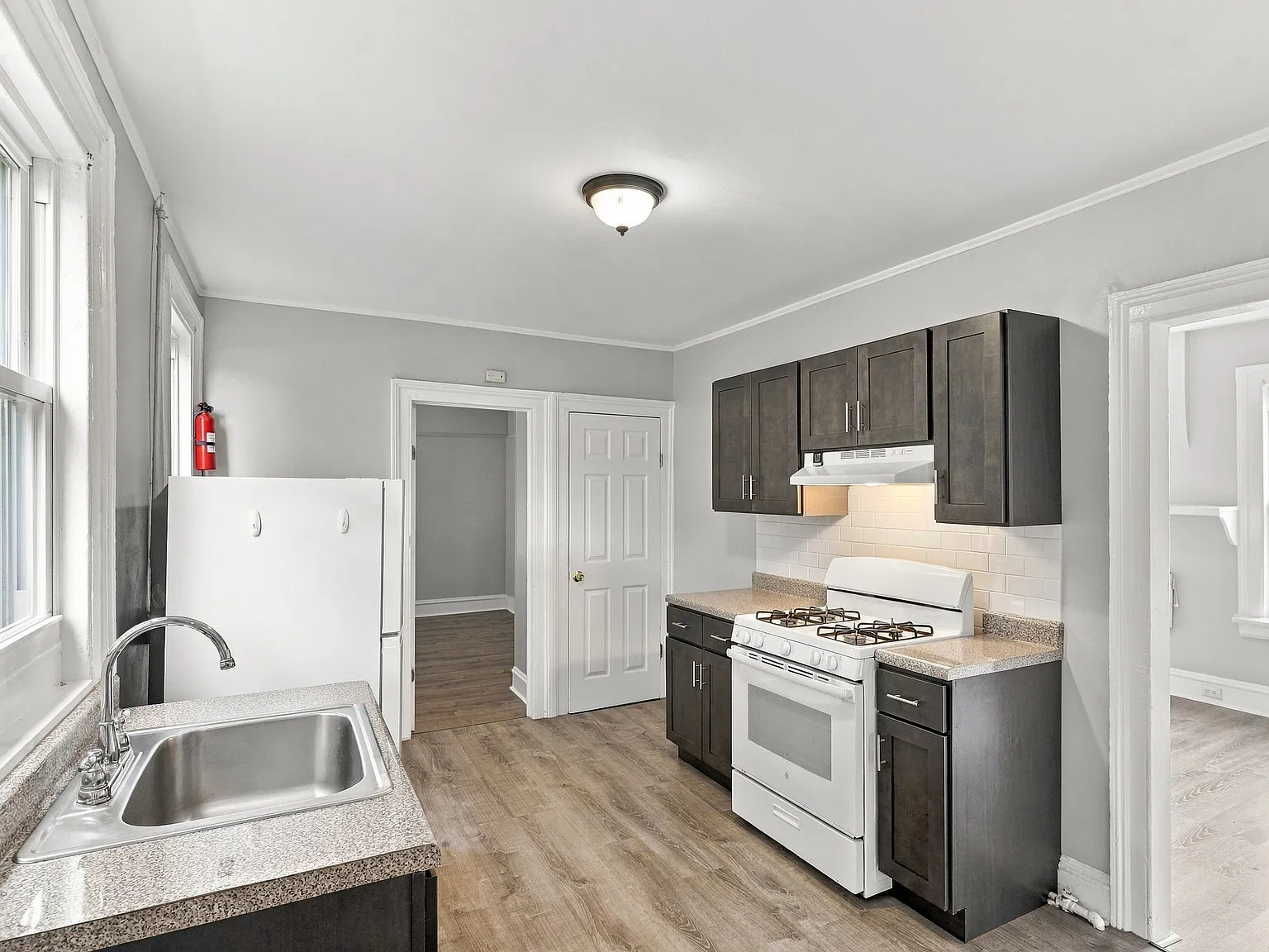 177 W Parmenter St — Photo 2