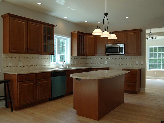 4th image of 4011 Lexington Dr