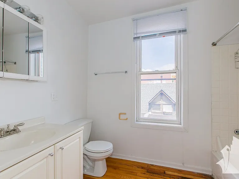 2317 N Southport Ave #3F — Photo 6