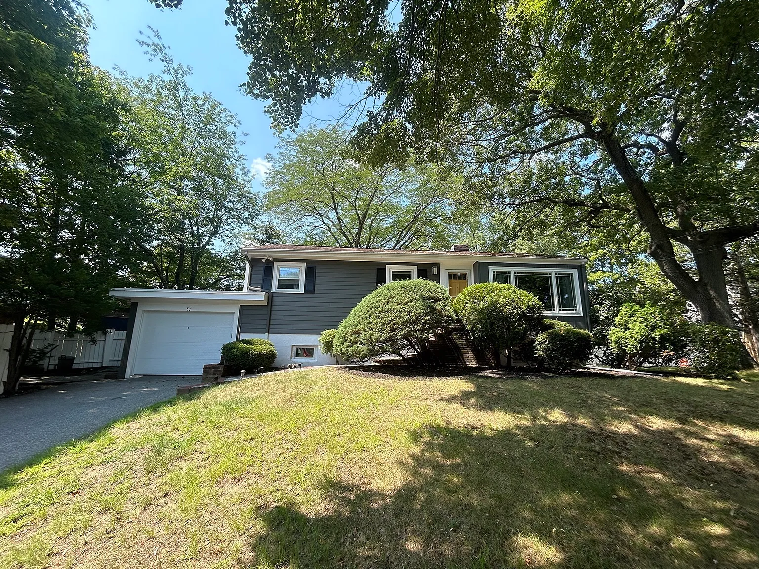 3 bed, 2.0 bath, 1950 sqft, $4,000 — Photo 1