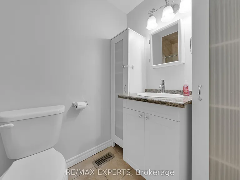 79 Louisa St #UPPER — Photo 17
