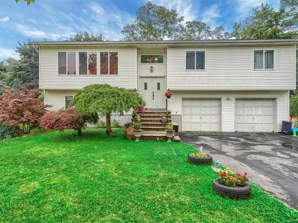 12 Schettig Ct, Spring Valley, NY 10977