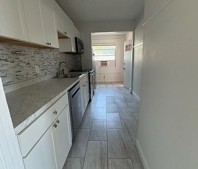 135 N Martin Luther King Junior Ave #B — Photo 26