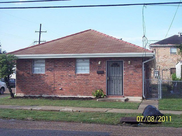 1st image of 8939 Peach St