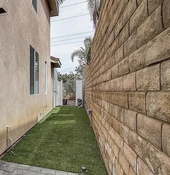 28545 Calex Dr — Photo 11