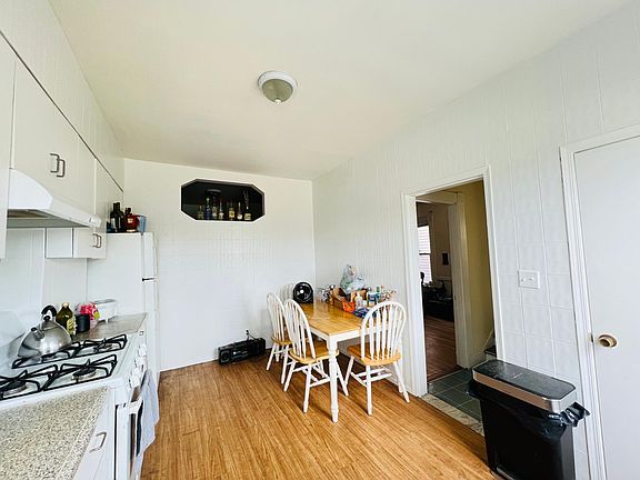 4th image of 16 Pratt St #7689783b9
