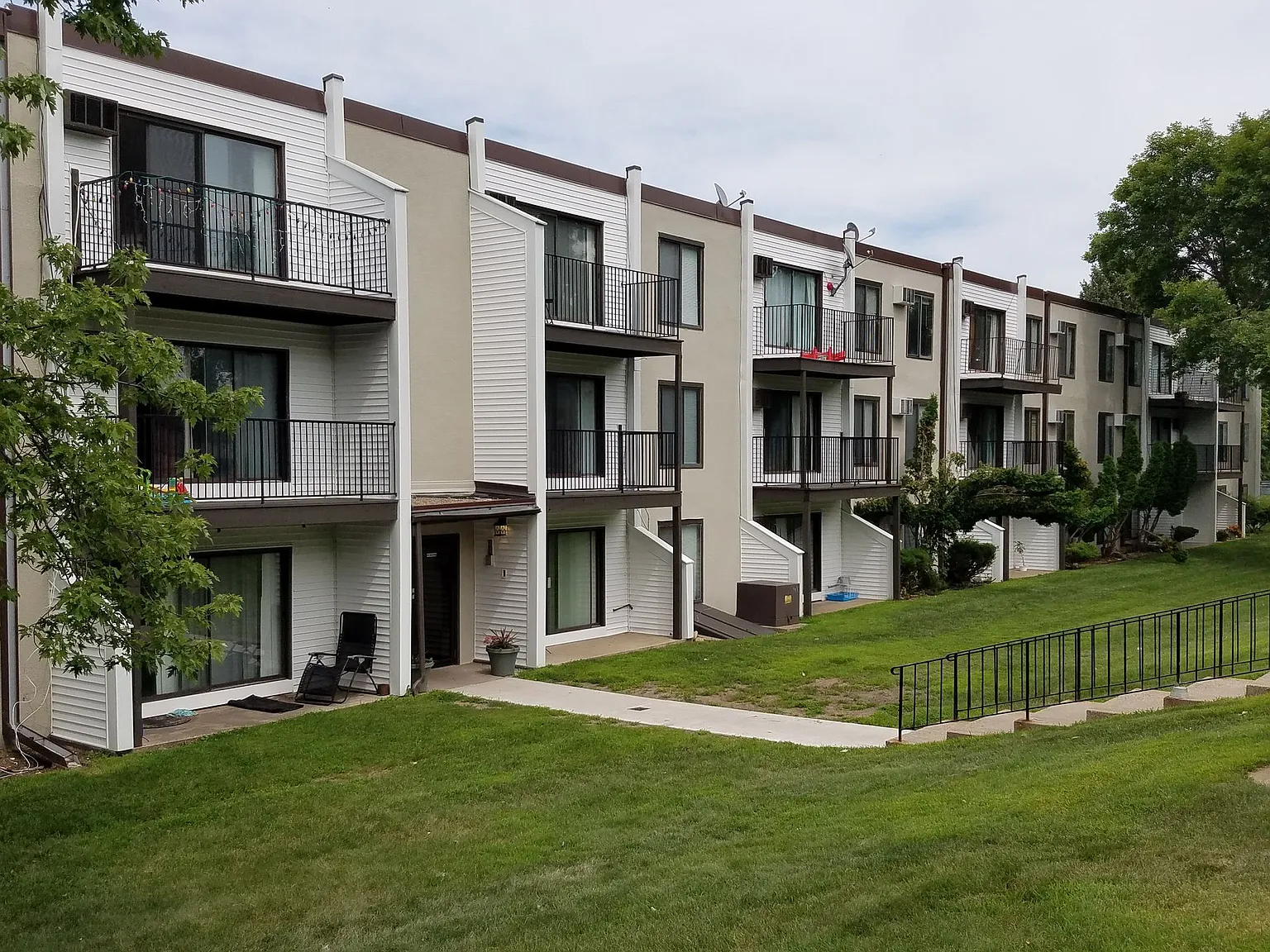 Briar Oaks Apartments — Photo 2