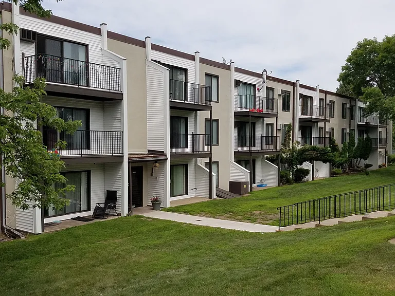 Briar Oaks Apartments — Photo 2