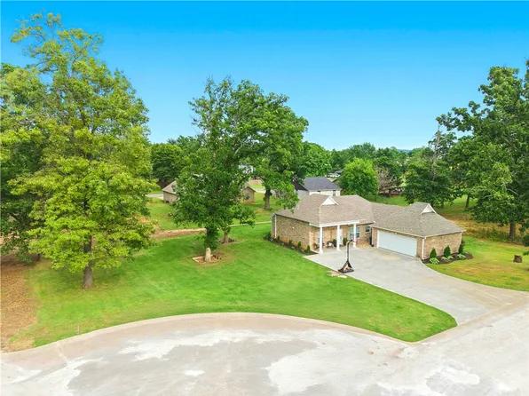 1111 Ridge Dr, Stilwell, OK 74960
