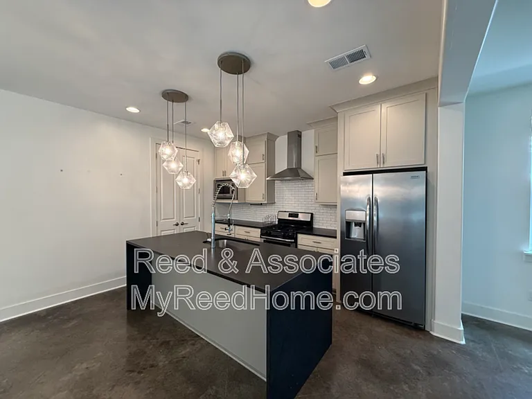 1080 Blythe St — Photo 8