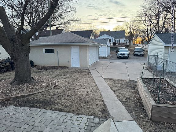 Detached Garage