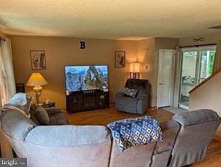 4th image of 417 N Warminster Rd