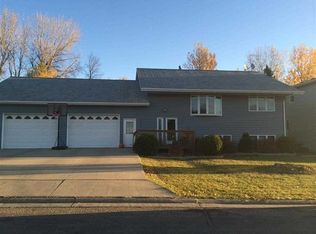 1408 Golden Valley Ln, Minot, ND 58703