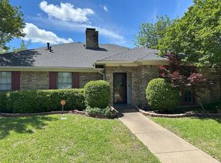 542 Brookfield Dr, Garland, TX 75040