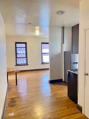 Rented by Reyes & Elsamad Real Estate Group | media 14