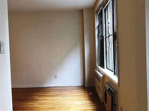 3rd image of 11048 72nd Ave #3
