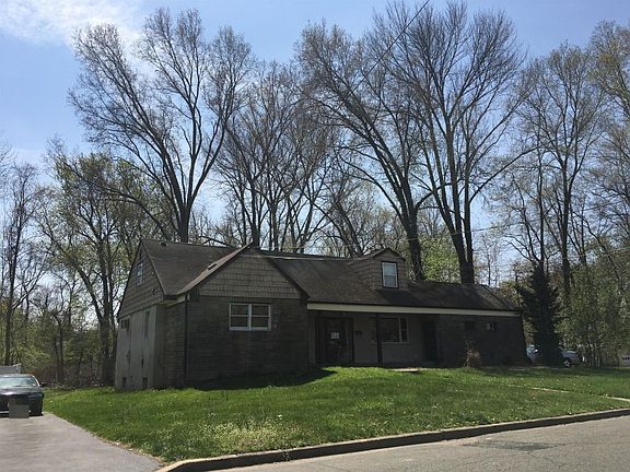 3rd image of 663 Parkview Ave