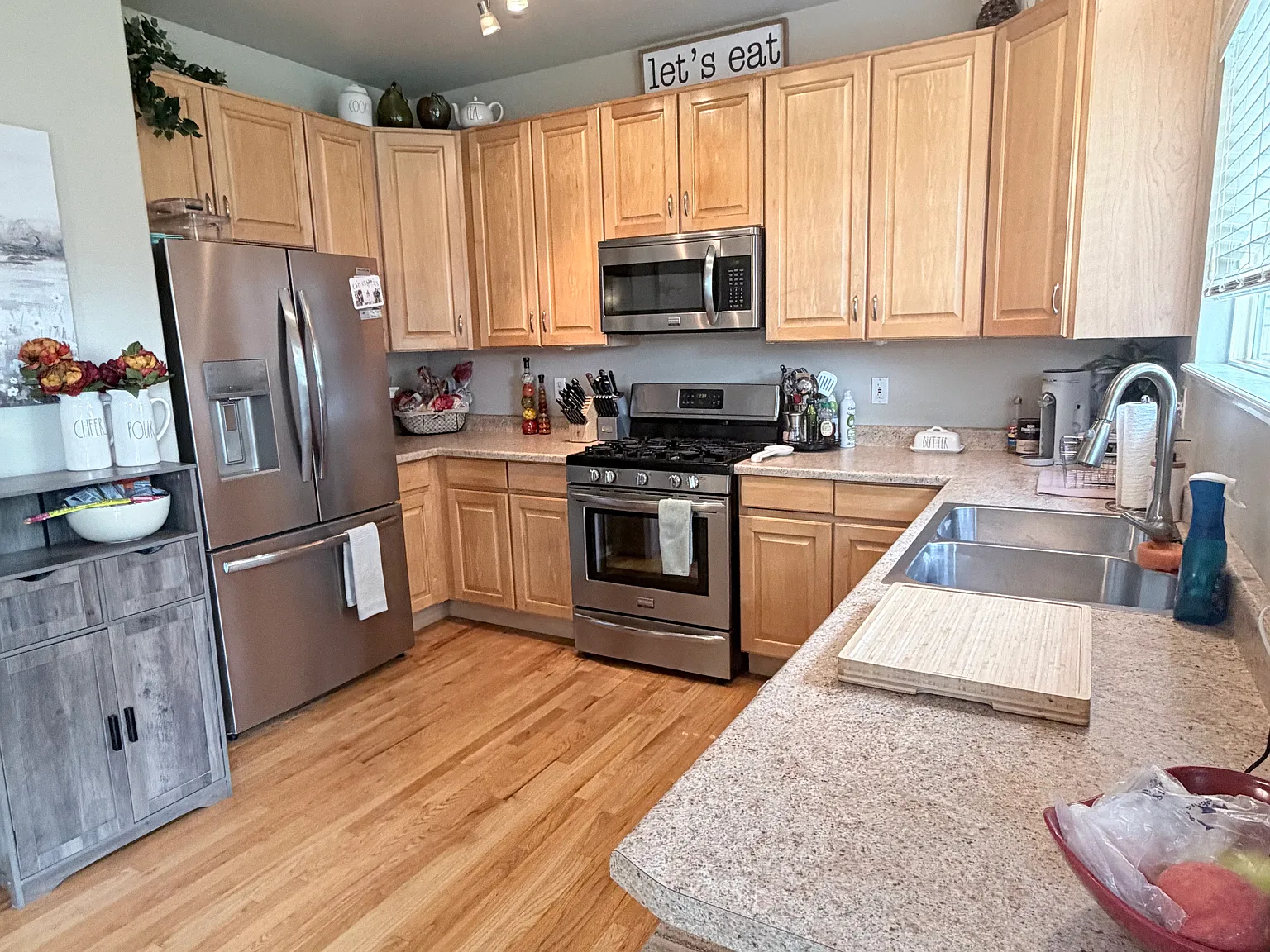 3 bed, 1439 sqft, $2,200 — Photo 2
