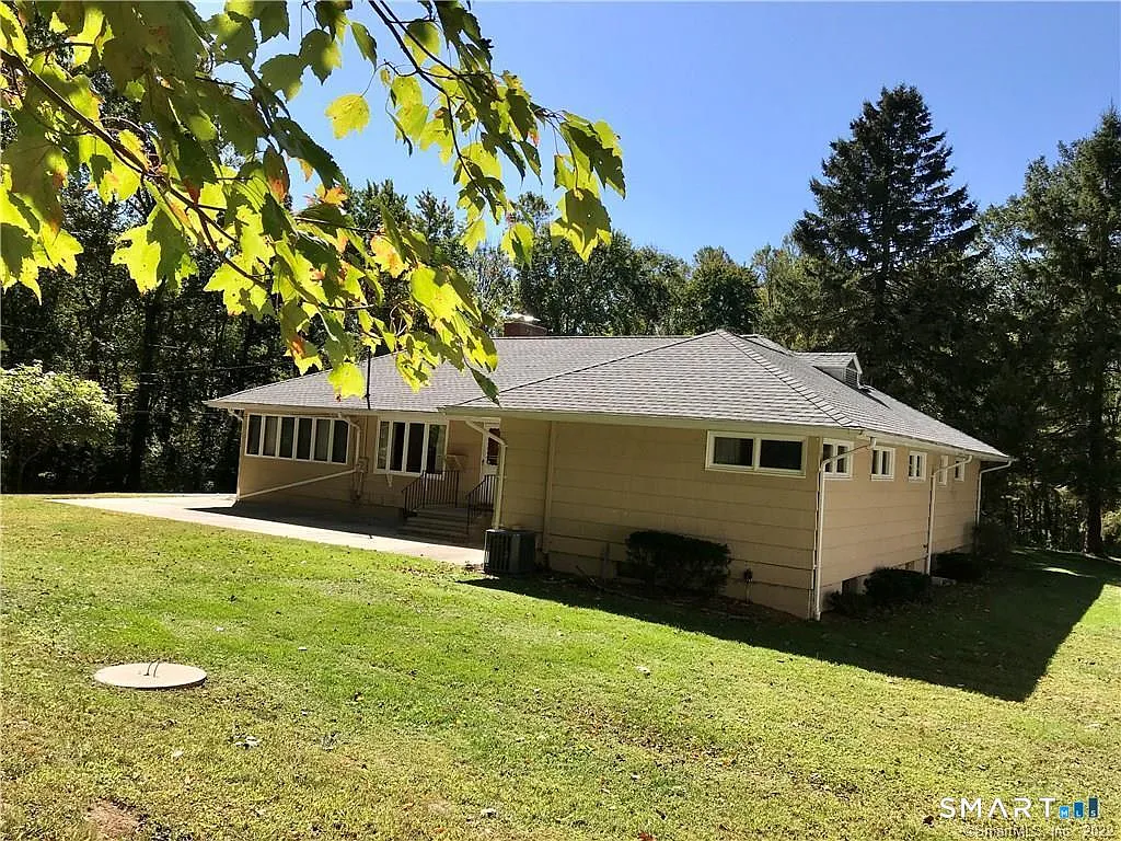 3 bed, 2.0 bath, 1817 sqft, $3,500 — Photo 3
