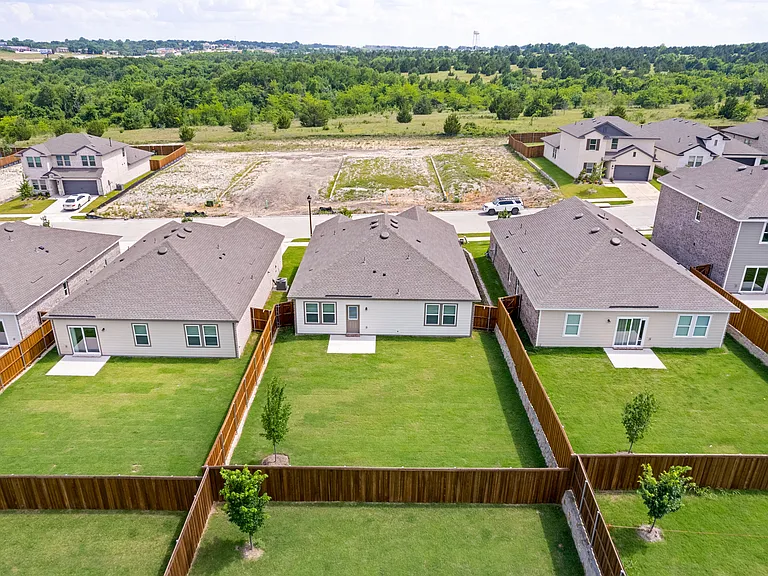 1325 Elliott Rd — Photo 3