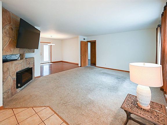 3rd image of 516 Diane St